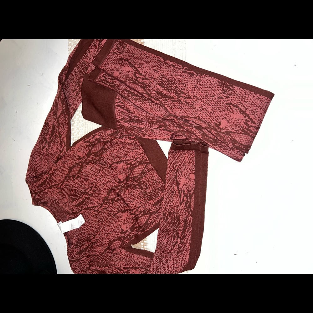 Fabletics Set - Great Condition - image 1